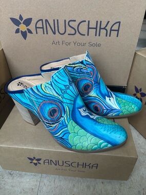 New ANUSCHKA leather Elegant clogs with a vibrant pattern.